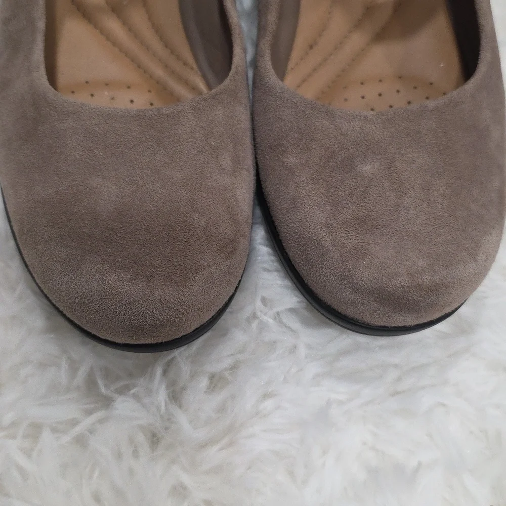 Clarks Wynnmere Fox Ankle Wedge Pump. Size 7